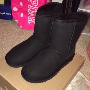 W SZ 8 CLASSIC SHORT II BLK UGG BOOTS